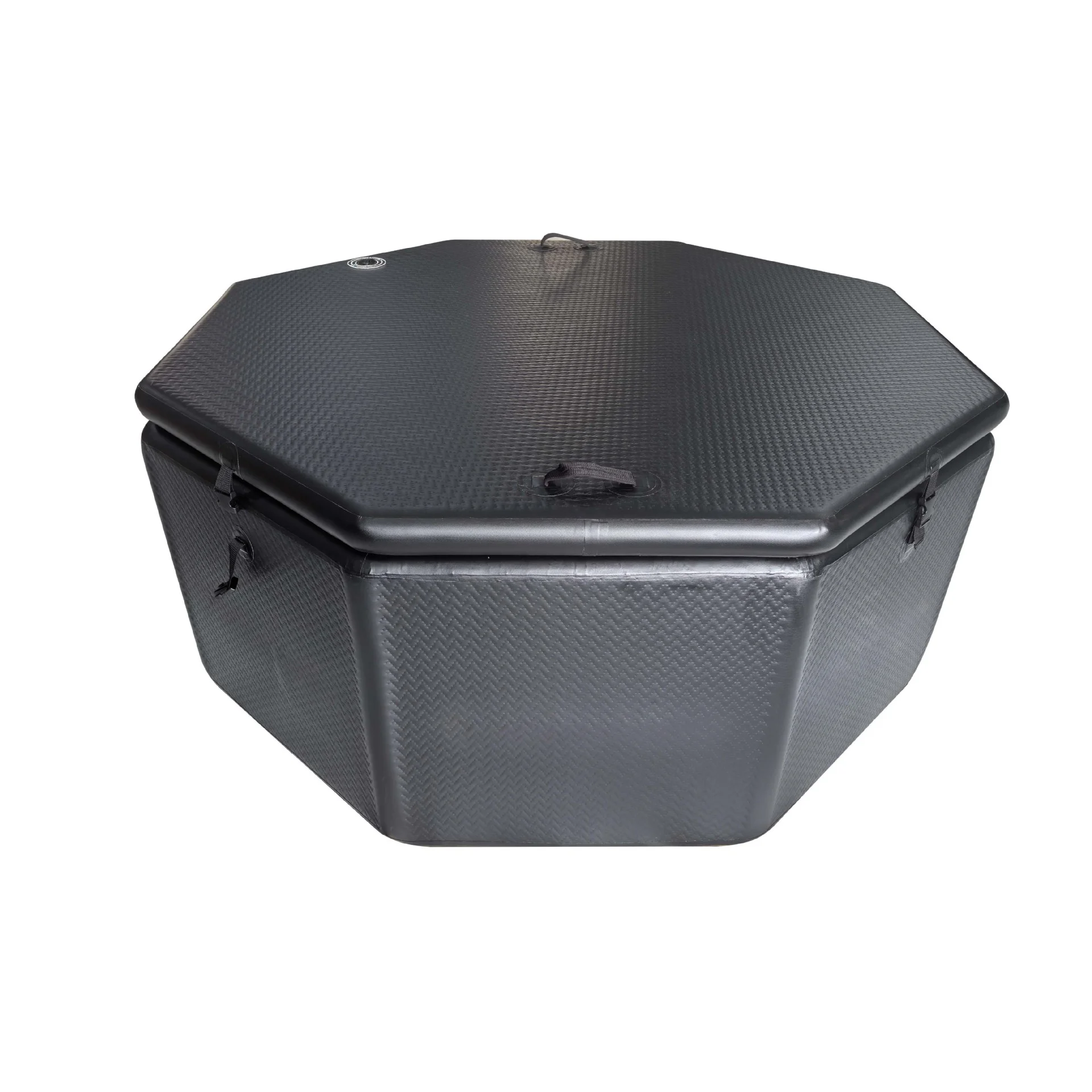 The octagonal multi-person ice bath gym relaxes the ice bath after soaking in cold water.