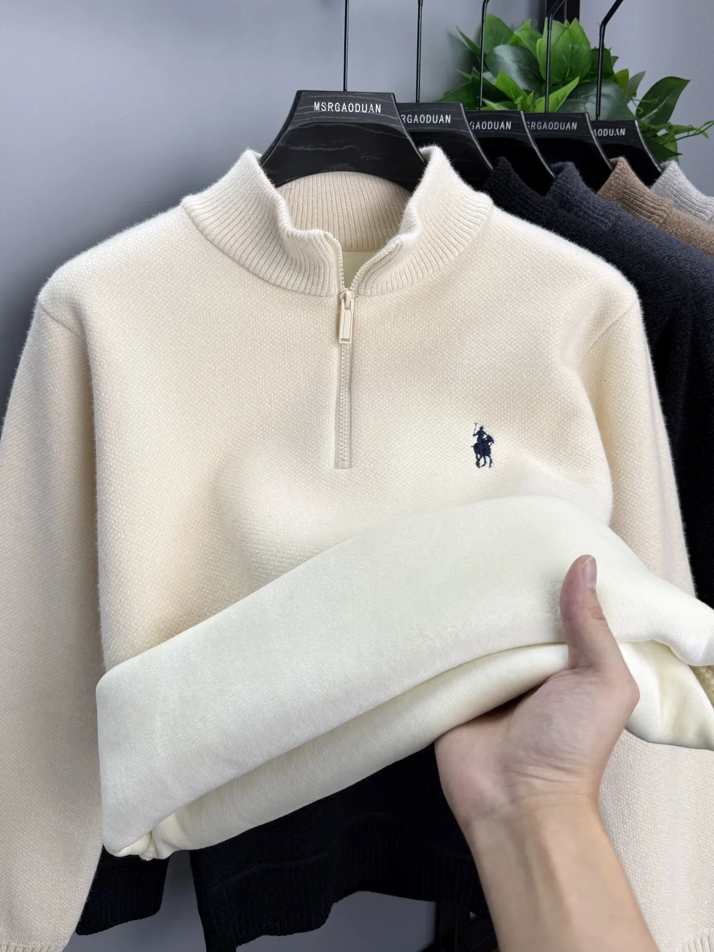 เสื้อสเวตเตอร์คอตั้งซิปแบรนด์ระดับไฮเอนด์ แฟชั่นลำลองสำหรับผู้ชาย ดีไซน์ปักลายกอล์ฟ ผ้ากำมะหยี่อุ่นสบายสำหรับฤดูหนาว รุ่นใหม่