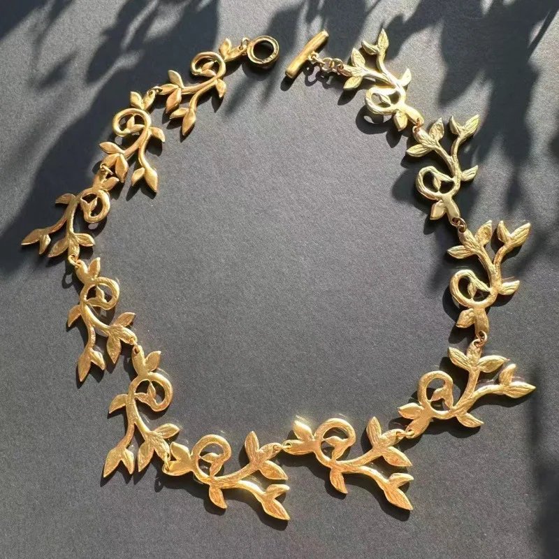 

Fashion Jewelry Vintage Gold-plated Hammered Texture Olive Branch Vine Leaf Pendant Necklace Clavicle Chain for Women Party