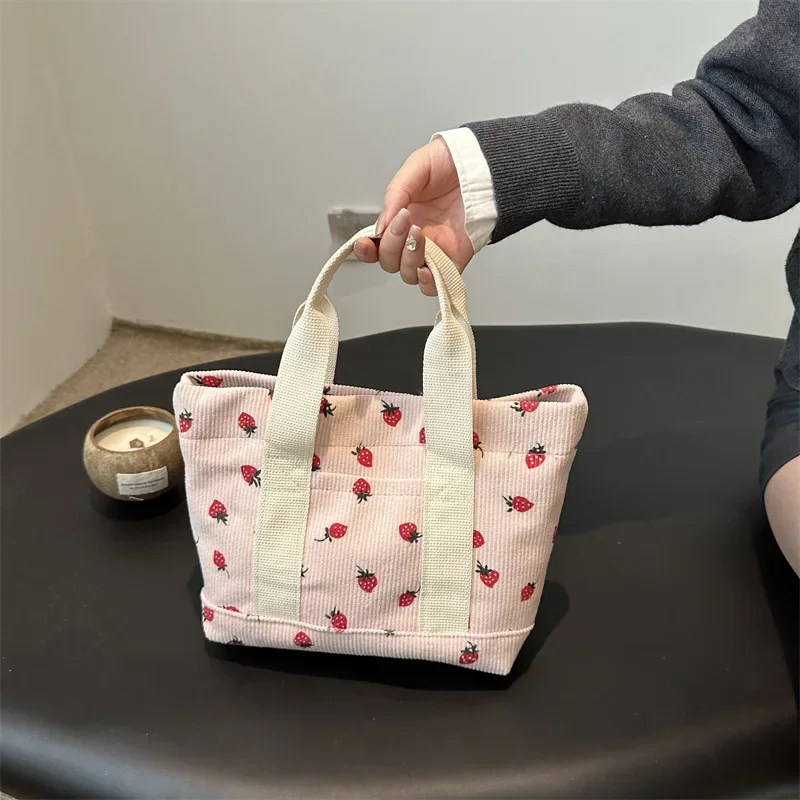 Large capacity simple fashion cute Korean version trend strawberry printing college style tote bag women