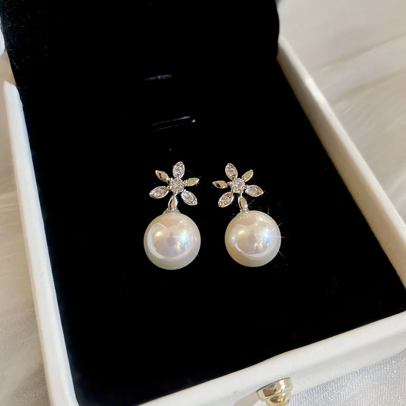 Boucles d'oreilles en perles de fleurs élégantes pour femmes et filles, argent, design unique, accessoires de mode de luxe légers, français, nouvelle arrivée