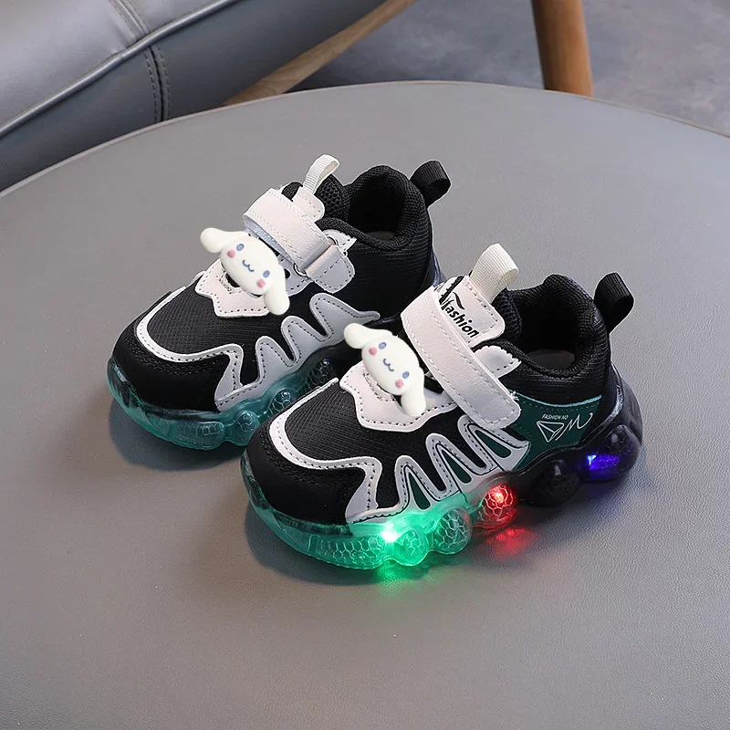 Sanrio 소년 미끄럼 방지 메쉬 캐주얼 신발 소녀 유아 신발 헬로 키티 키즈 통기성 조명 운동화 봄 여름 운동화