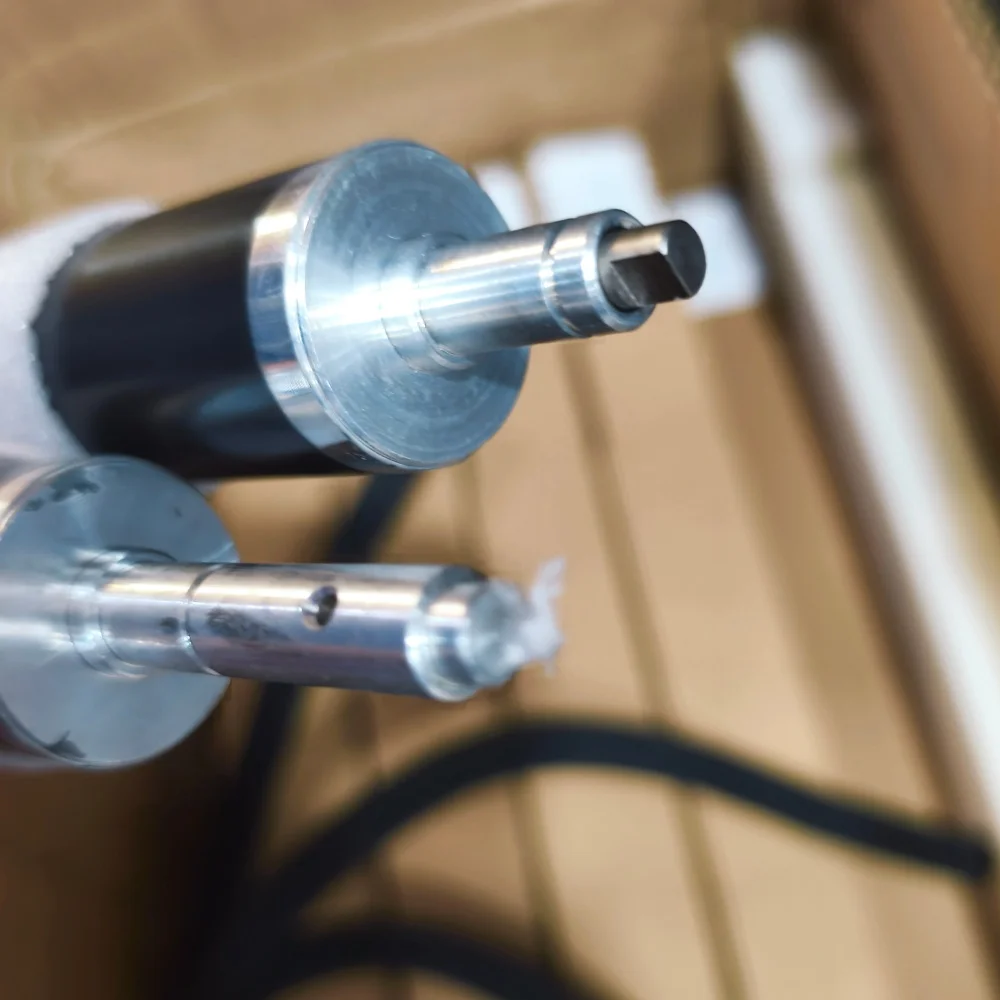 

1pc Developing Magnetic Roller For Use in Canon IR 6055 6065 6075 6255 6265 6275 6555i 6565i 6575i 8105 8095 8085 FM4-5438-010