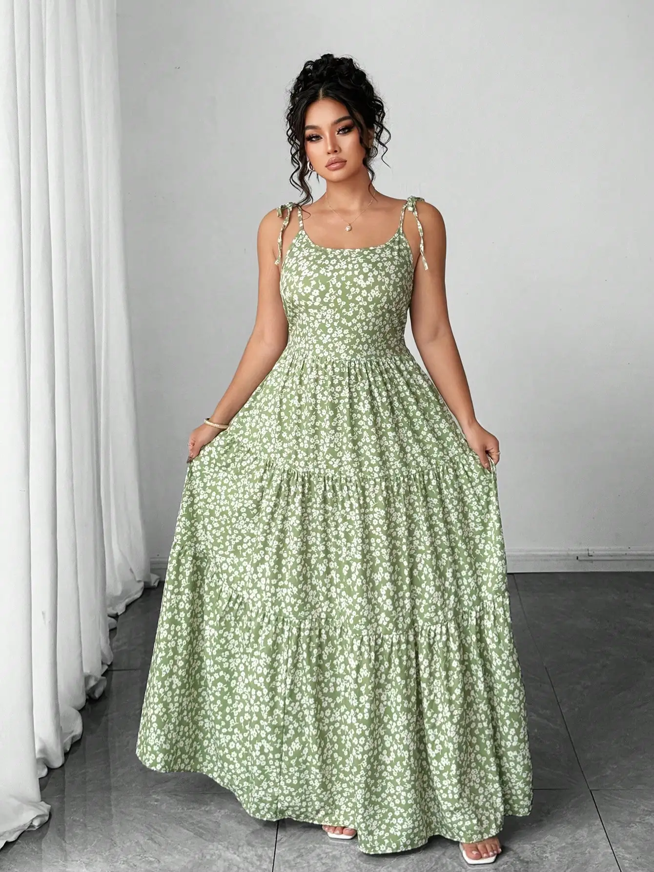 

Elegant Green Ditsy Floral Tiered Maxi Dress For Women Casual Summer Dress