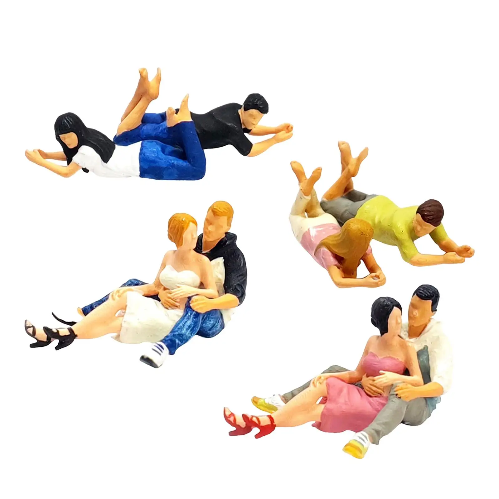 1:64 Couple Figurines for Miniature Scene Display and Decoration