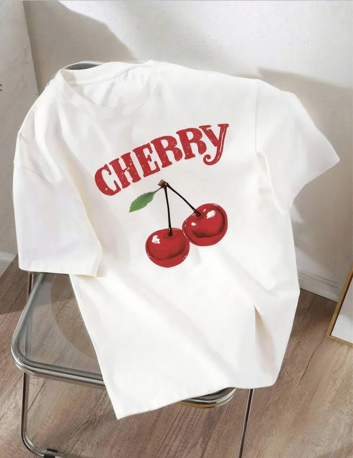 Kaus motif ceri kasual untuk wanita, T-Shirt kerah bulat, atasan motif bunga grafis lengan pendek, pakaian jalanan kasual wanita