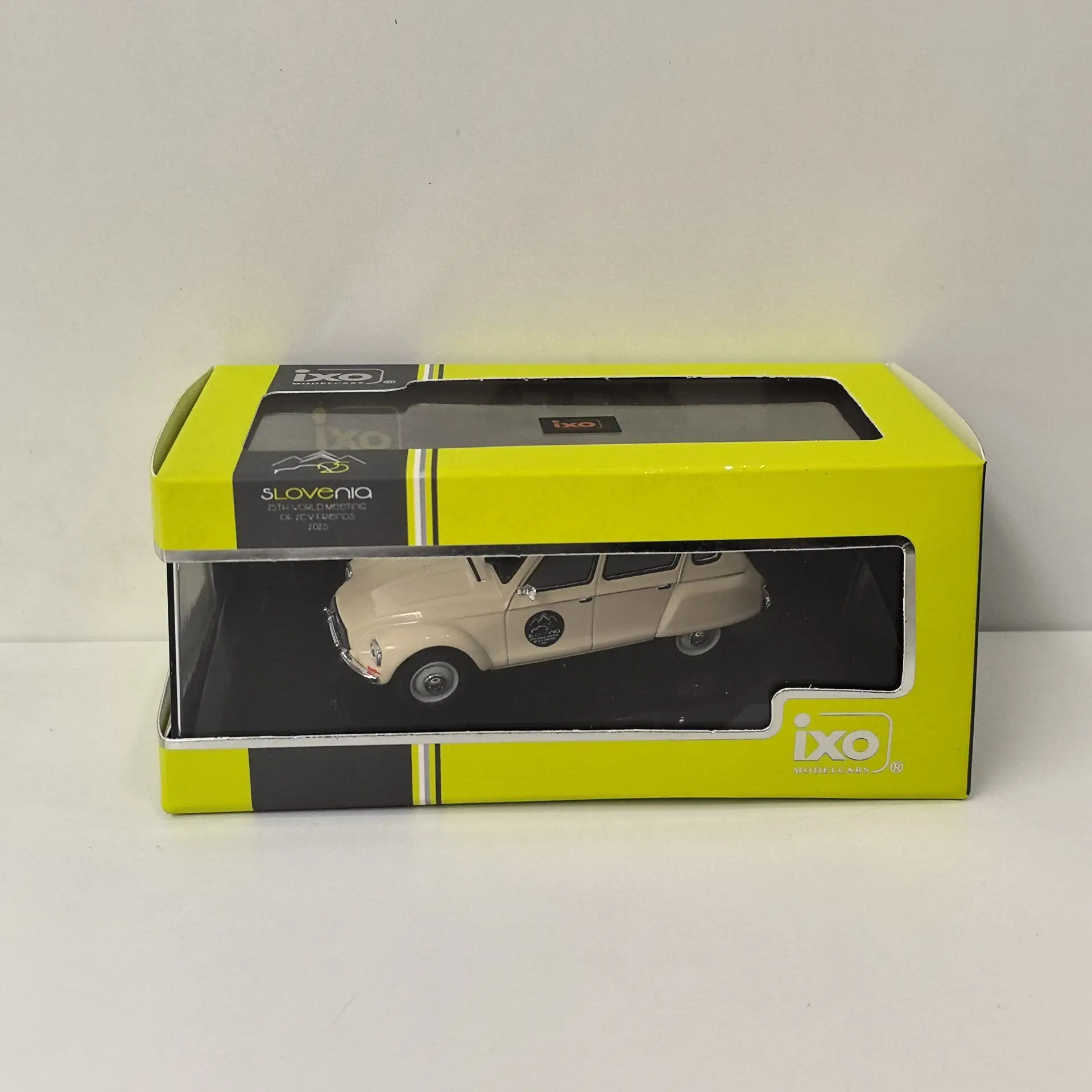 

Масштабная модель автомобиля IXO 1/43 CITROEN DIANA 6 1975 23 из литого металла