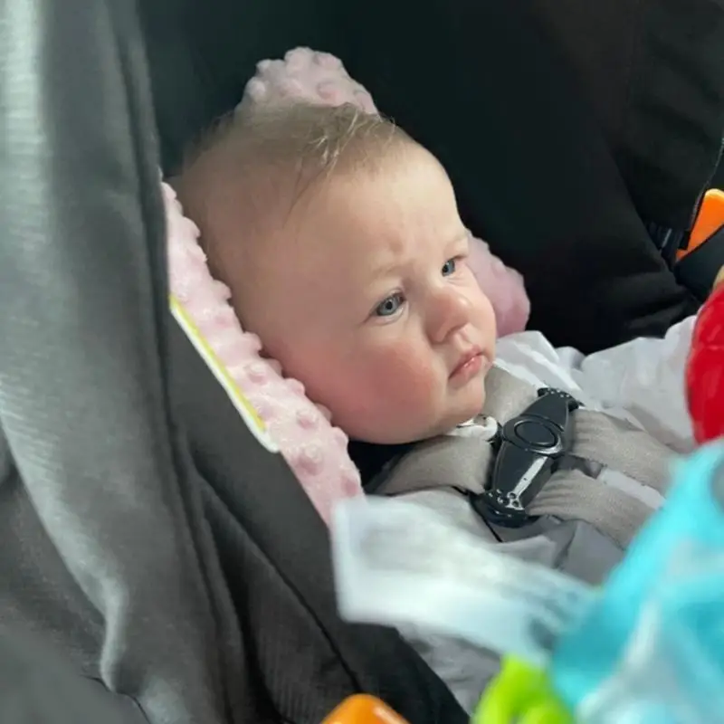 وسادة دعم رأس مقعد السيارة للأطفال Q22D مع أغطية حزامية لمسند رأس ناعم لحديثي الولادة