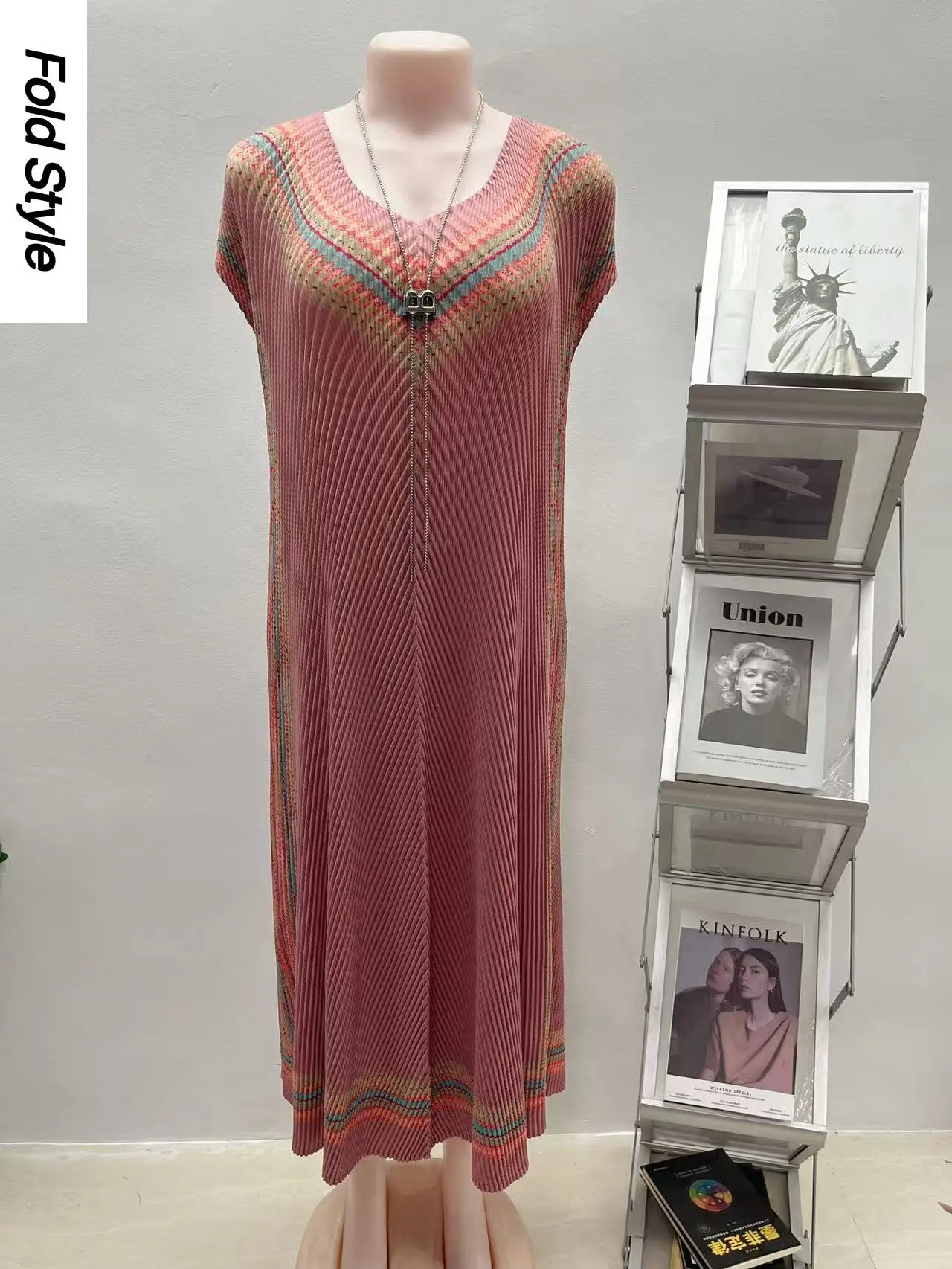 

2025 Ethnic Style Simple Pleated Dress High Elasticity Fat Mm Color Matching Temperament Travel Versatile Long Dress Women