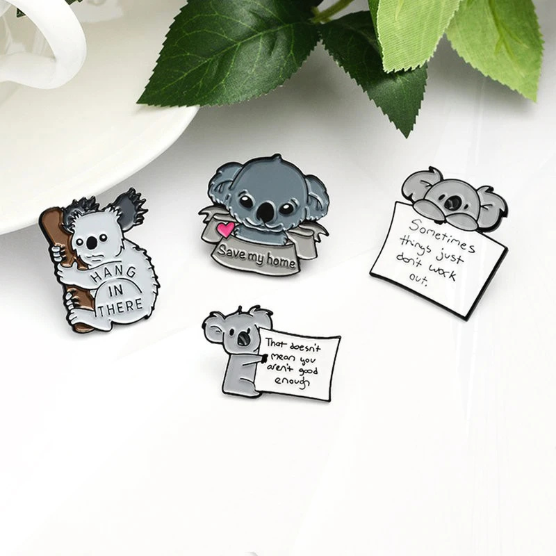 Pinos de esmalte personalizados para lapela, urso e pinheiros Emblema Fivela Jóias Animal, presente para amigo, salvar minha casa, Koala dos desenhos animados