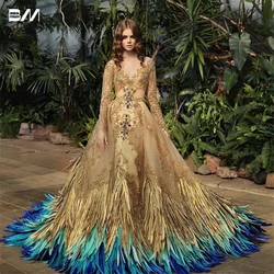 Haute Couture Golden Peacock Prom Dress Blue Hues Off the Shoulder abito da sera a maniche lunghe abito da festa piume di dimensionamento personalizzate