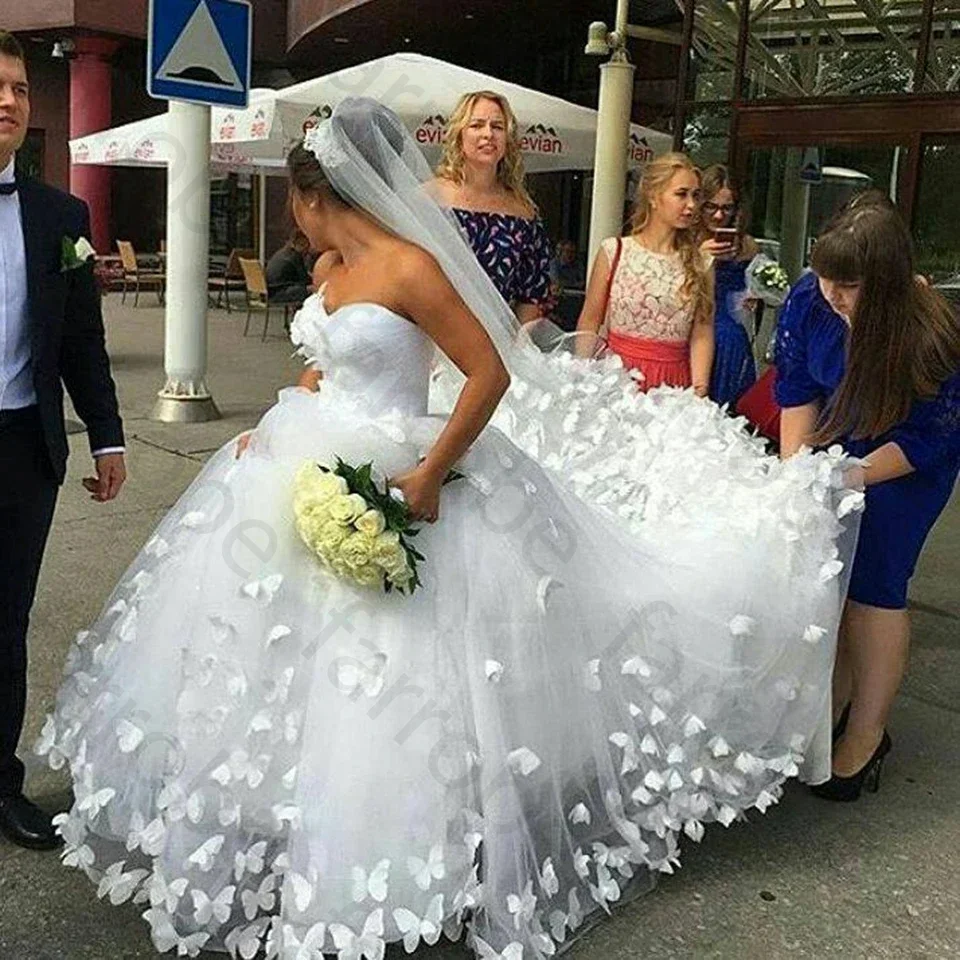 Customized Elegant White Sweetheart Butterfly Decal Wedding Dresses Floor Length Court Train Tulle Zipper Custom Made Bridal Gow