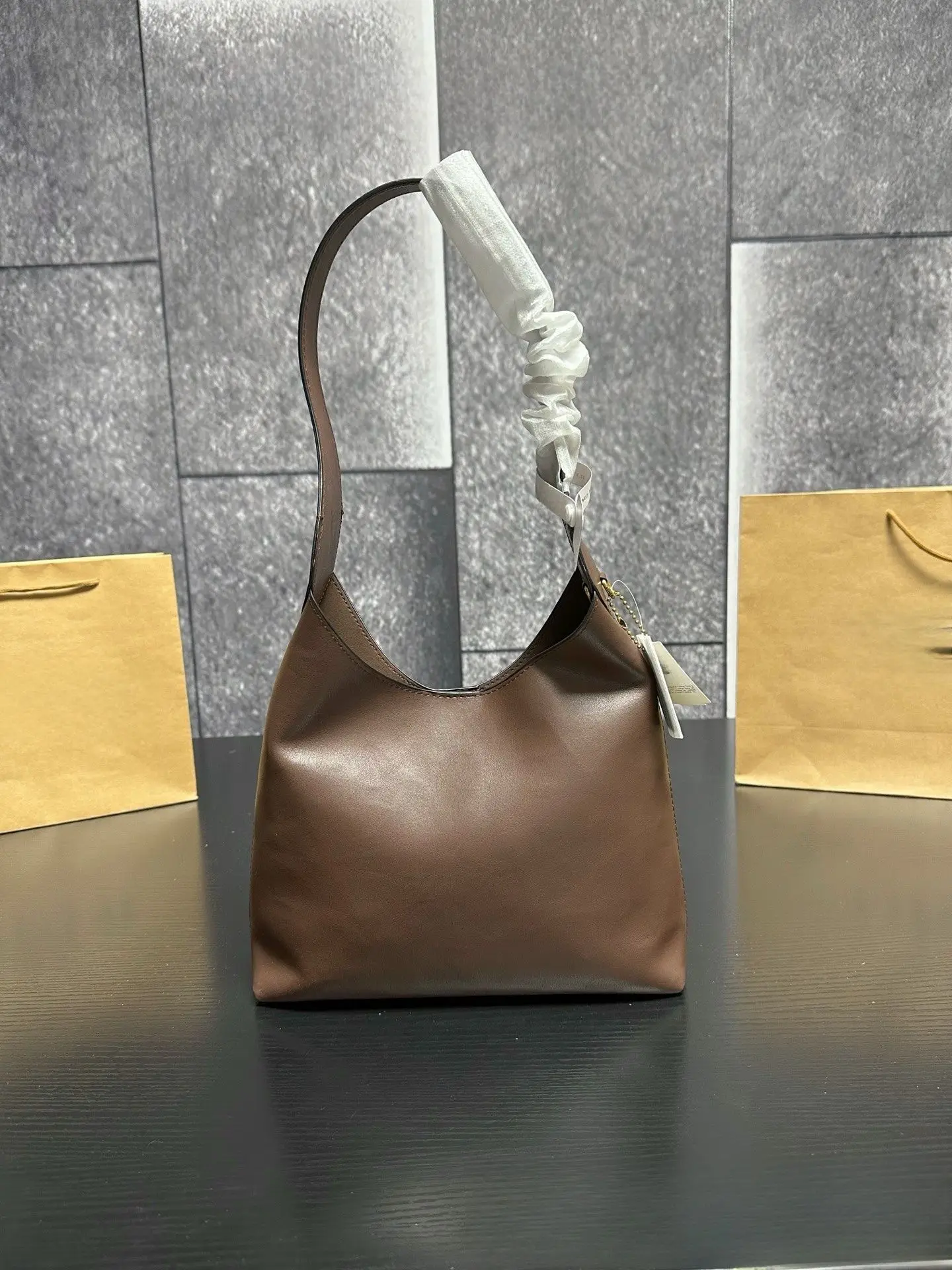 

Large Capaci Women's Tote Bag Commuter Single oulder Bag High Quali Texture Faionable European