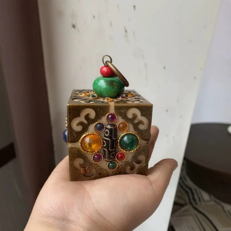 

Antique Miscellaneous Collection Vintage Imitation Jade Inlaid Dzi Agate Gemstone Seal Paperweight Handheld Craft