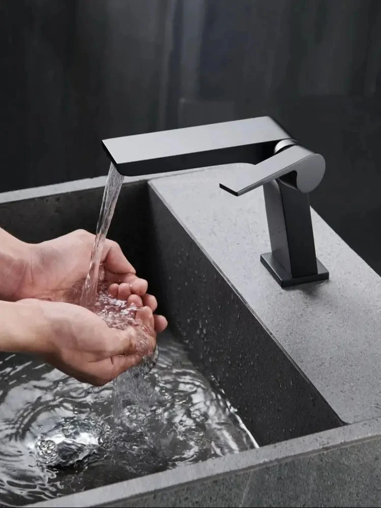 

Gold/black basin faucet brass bathroom basin waterfall hot and cold faucet single handle faucet YX603TB