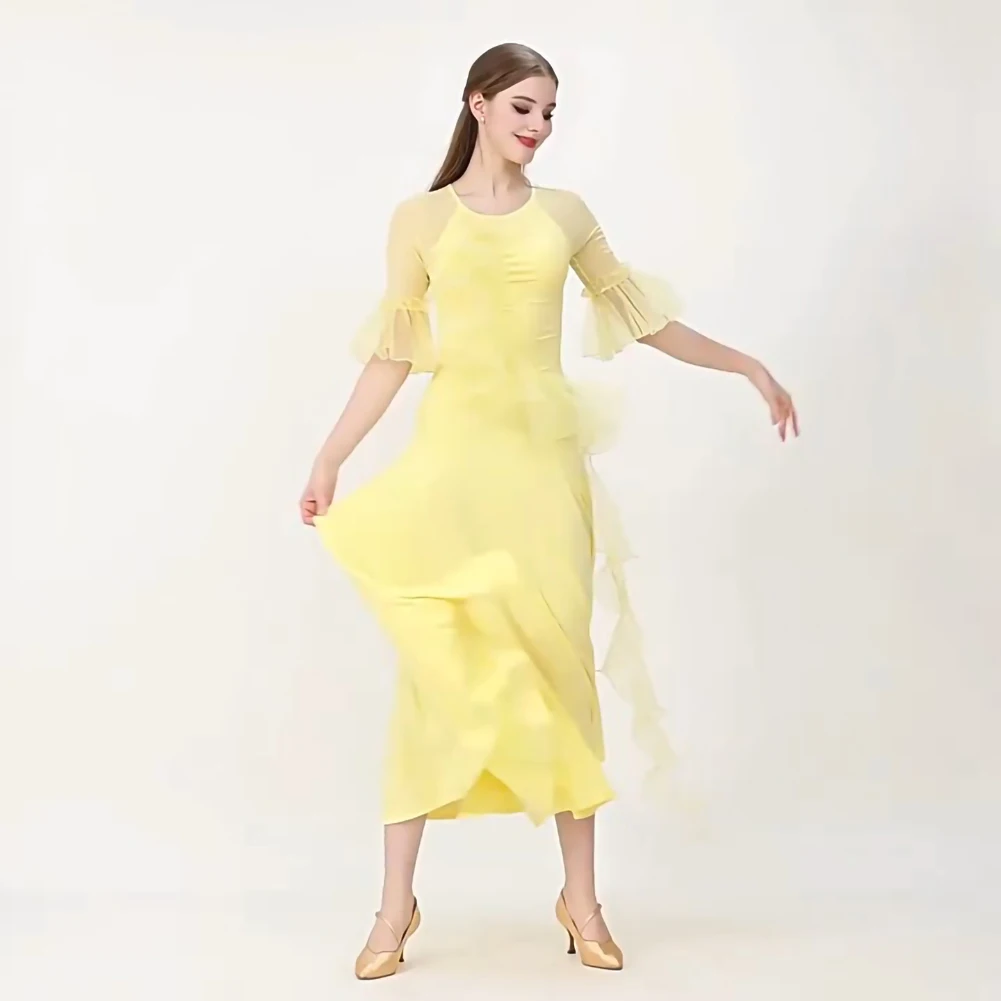 ชุดเดรสยาวสีชมพูหนังสำหรับเต้นบอลรูม ดีไซน์หรูหรา สีเหลืองอ่อนแบบกูส สำหรับการแข่งขันวอลซ์ ชุดบอลรูมใหม่ แต่งระบาย สำหรับการแสดง