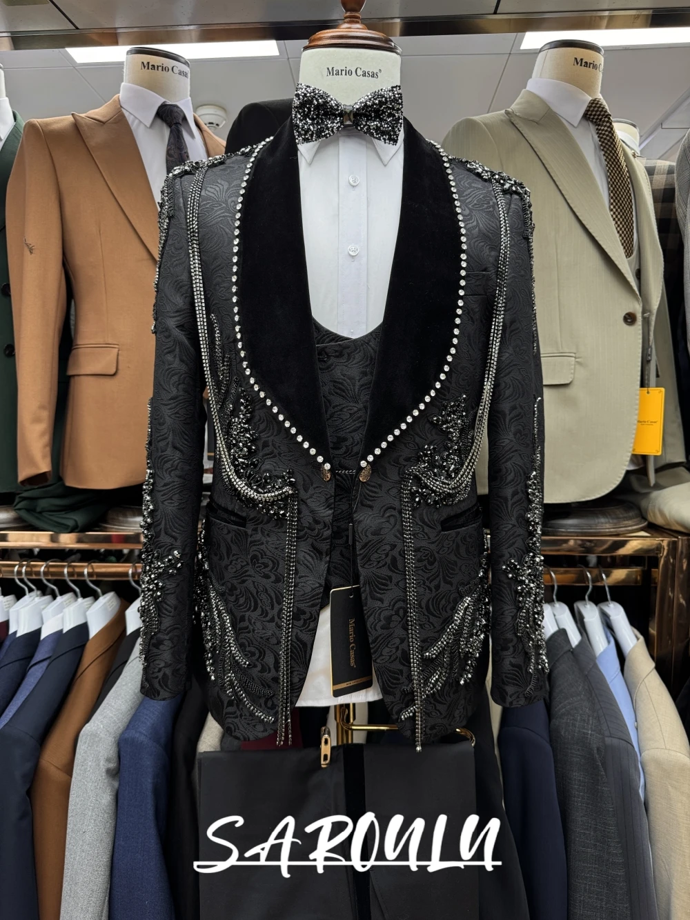 

Mens 3-pieces Black Jacquard Suit Set, Real Images, Velvet Collar Wedding Groom Wear, Handsome Luxurious Beaded Tassel Tuxedo