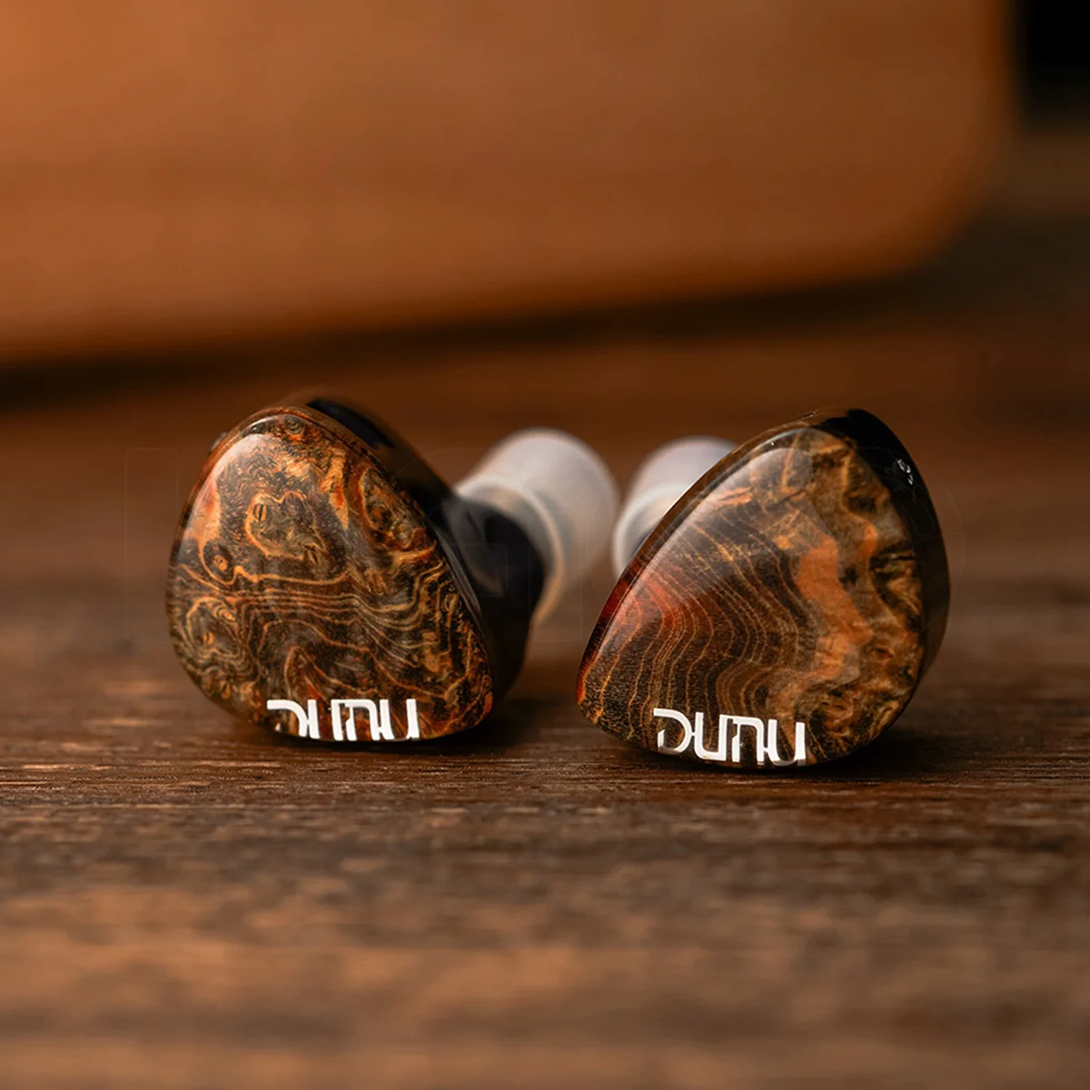 

DUNU x Gizaudio DaVinci In Ear Monitors 2DD+4BA Hybrid Drivers HiFi Wired 3.5mm + 4.4mm Interchangeable Plug Detachable 2Pin IEM