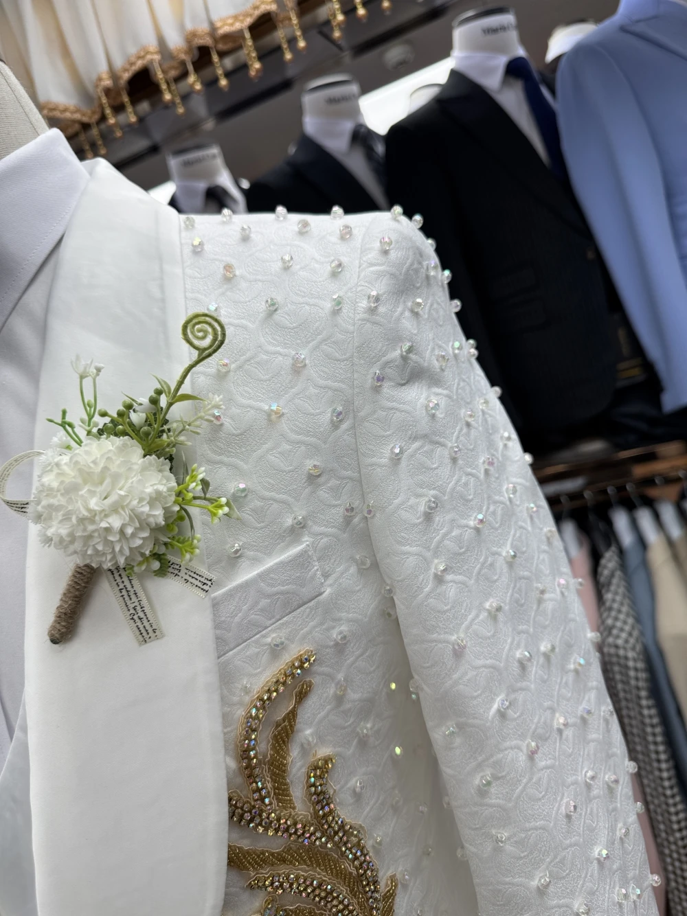 Stylish Pearls Crystals Men Suit Set Exquisite Stage Performance Tuxedo Jacket Pants Vest Handsome High Quality Groom Wear