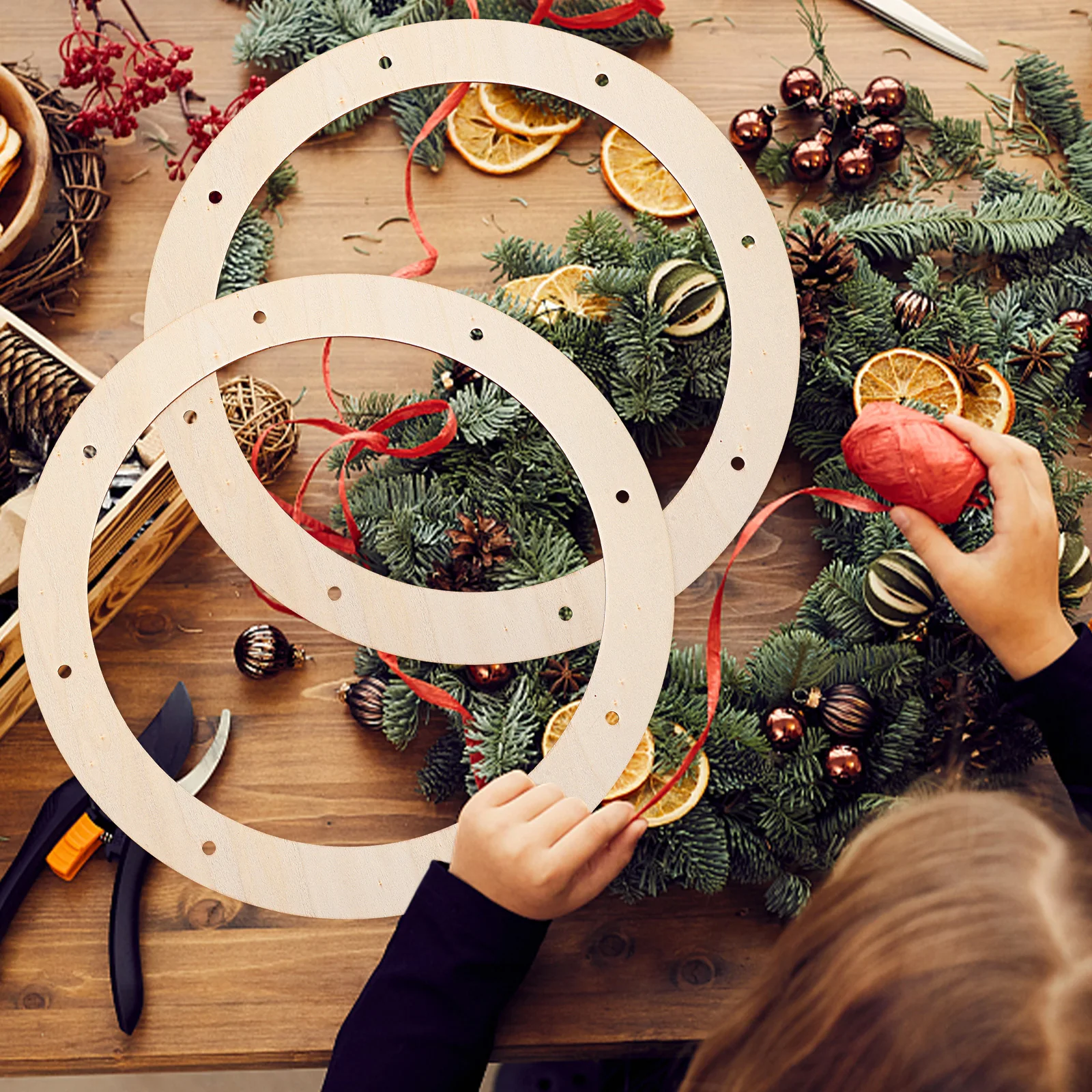 

6Pcs Wood Round Wreath Frames Circle Rings for DIY Flower Wreath Making Christmas Home Decor Circle Backdrop Stand
