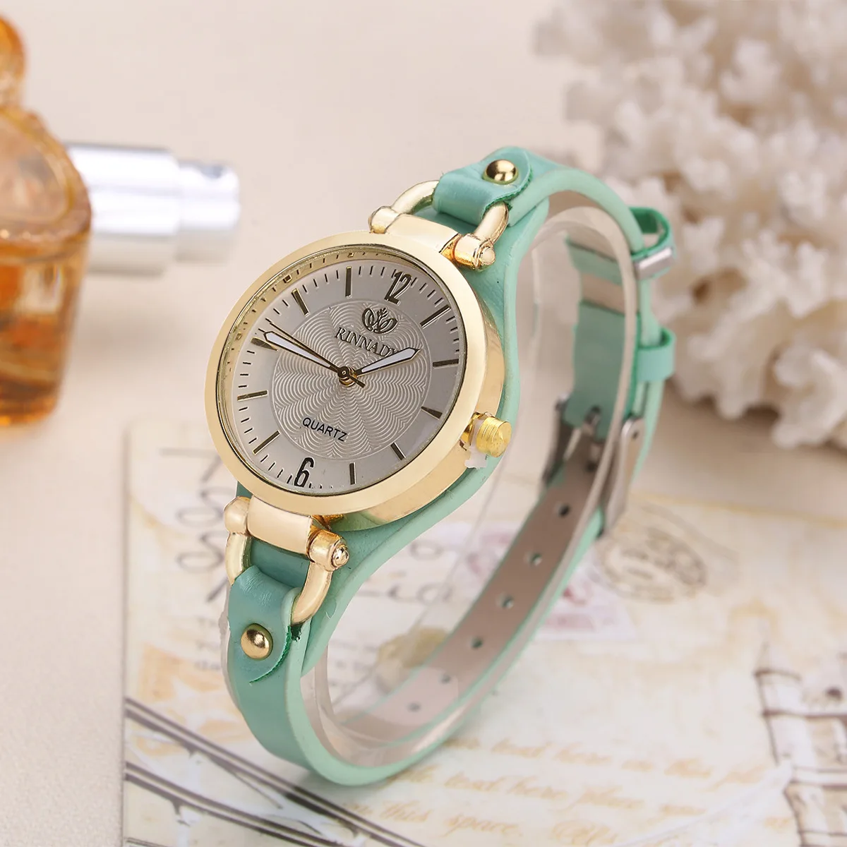 New Quartz Wristwatches Punk Rivet Women's Casual Simple Thin Belt PU Leather Quartz Watch for Women Exquisite Compact Watches