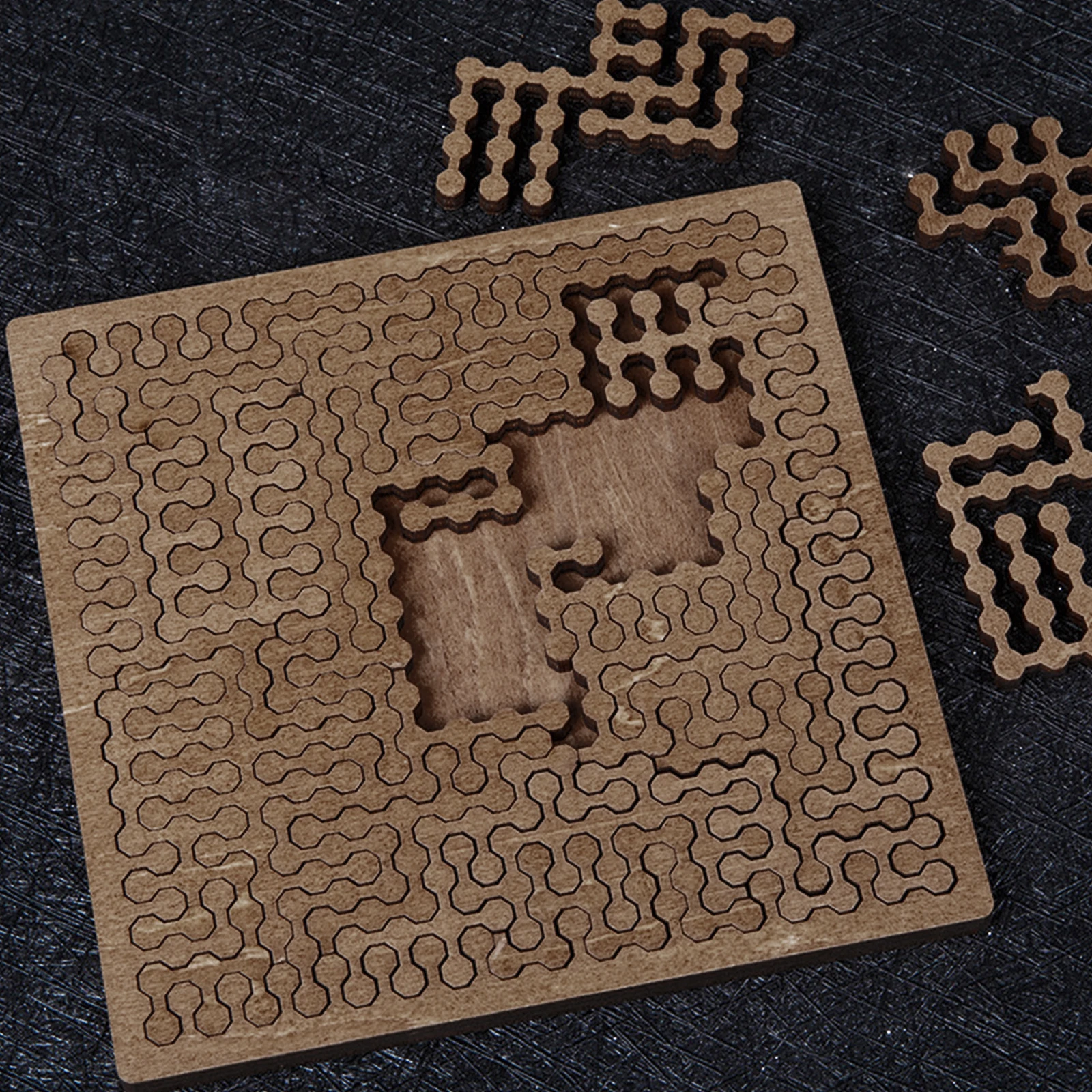 لغز الصور المقطوعة الخشبي المنحني مع إطار فريد من نوعه غير منتظم ومبتكر متاهة لوحات ألغاز هندسية صعبة للبالغين