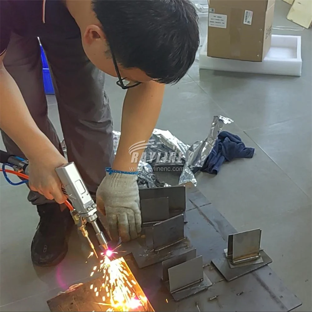 Przenośna, ręczna spawarka laserowa wielofunkcyjna 4 w 1 z chłodzeniem wodnym, moc 2000W 3000W, spawanie metali, rabat.