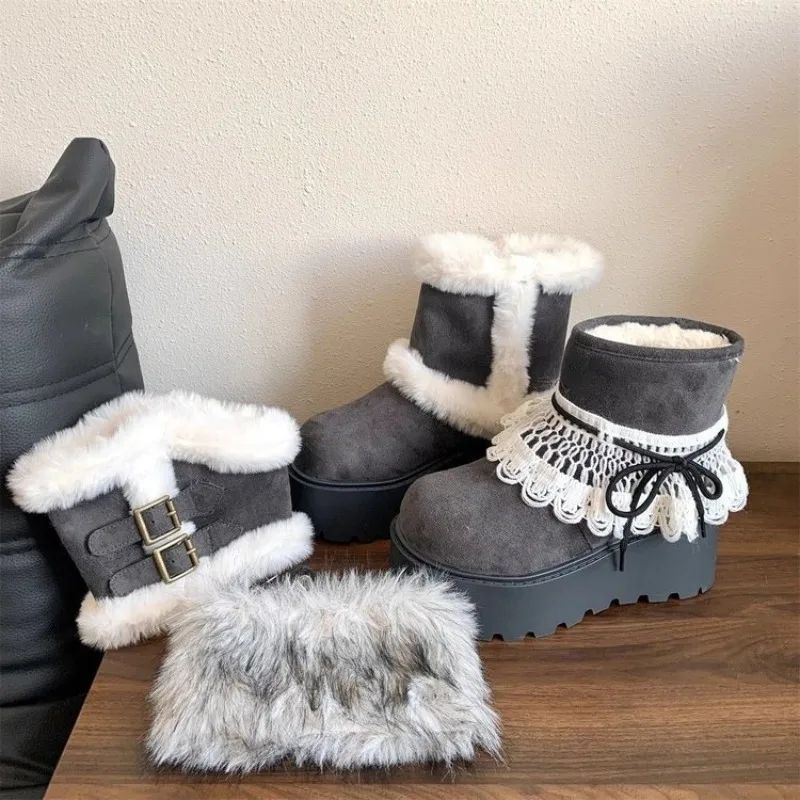 Schneestiefel mit Plateausohle und Kunstfellbesatz, abnehmbare dekorative Manschetten, Schnürbänder, Schnallenriemen, warme Winterstiefel mit dicker Sohle, niedliche Y2K-Winterstiefel – Detail 3