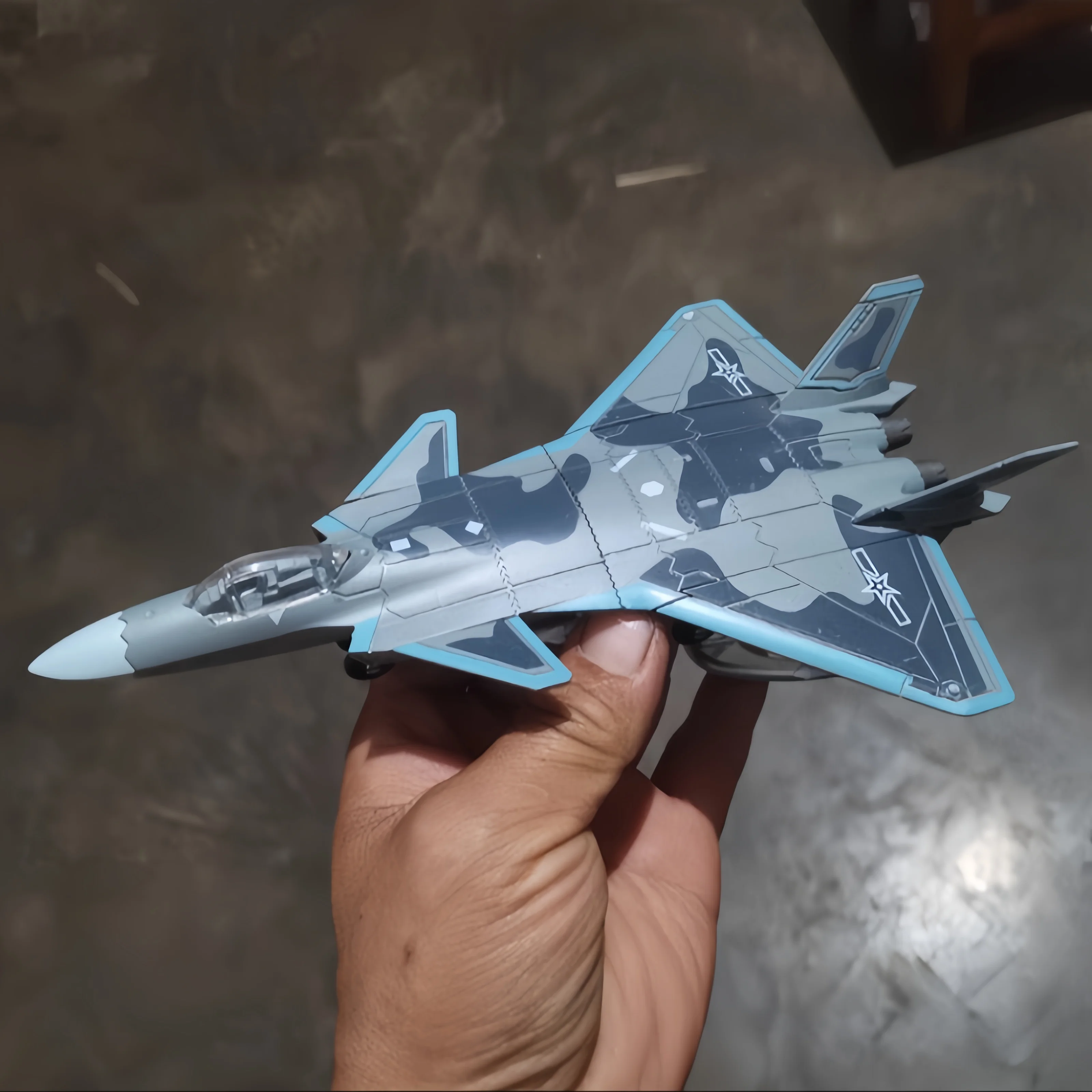 1/100 ミリタリーシリーズビルディングブロック中国 J-20 ステルス戦闘機ファイヤーファング多目的ジェットモデルのおもちゃ男の子のためのクリスマスギフト