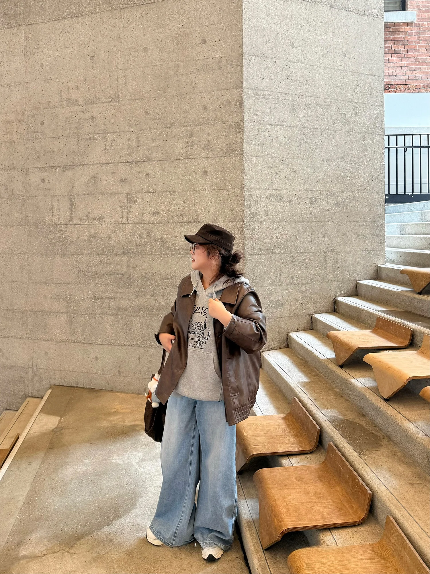 Casaco Feminino Vintage de Couro PU Mocha, Estilo Jaqueta Despojada, Elegante e Casual, Manga Longa, Gola, Corte Regular