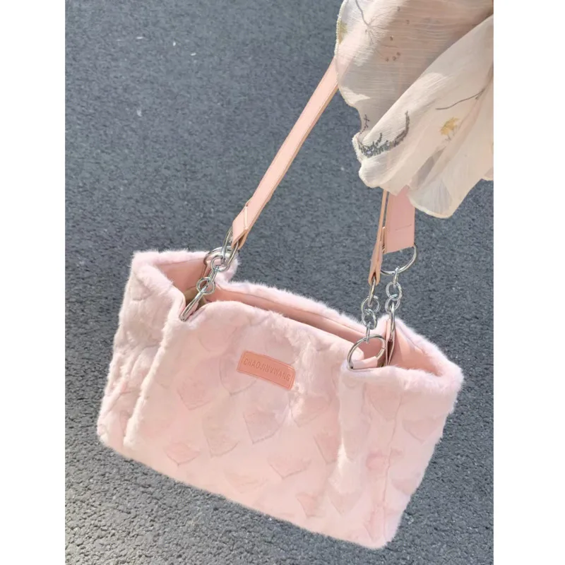 Plush Women's Messenger Bag Heart Large Capacity Shoulder Luxury Crossbody Handbags For Women  High Quality Exquisite Versatile 