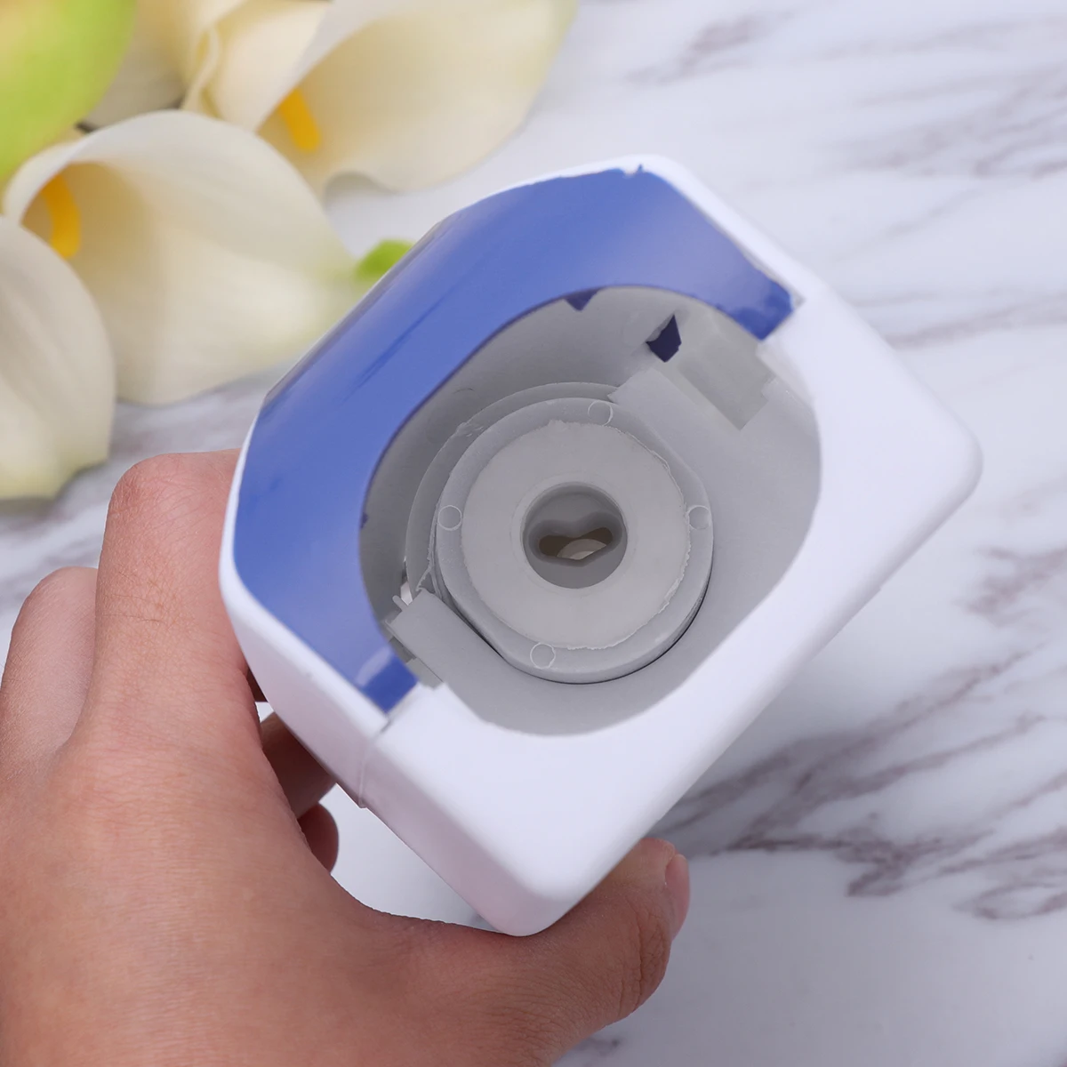 

Toothpaste Dispenser Set Squeezer Automatic Holder for 5 Brushes Plastic No Waste Economy Pump Toothpaste Squeezer Kit