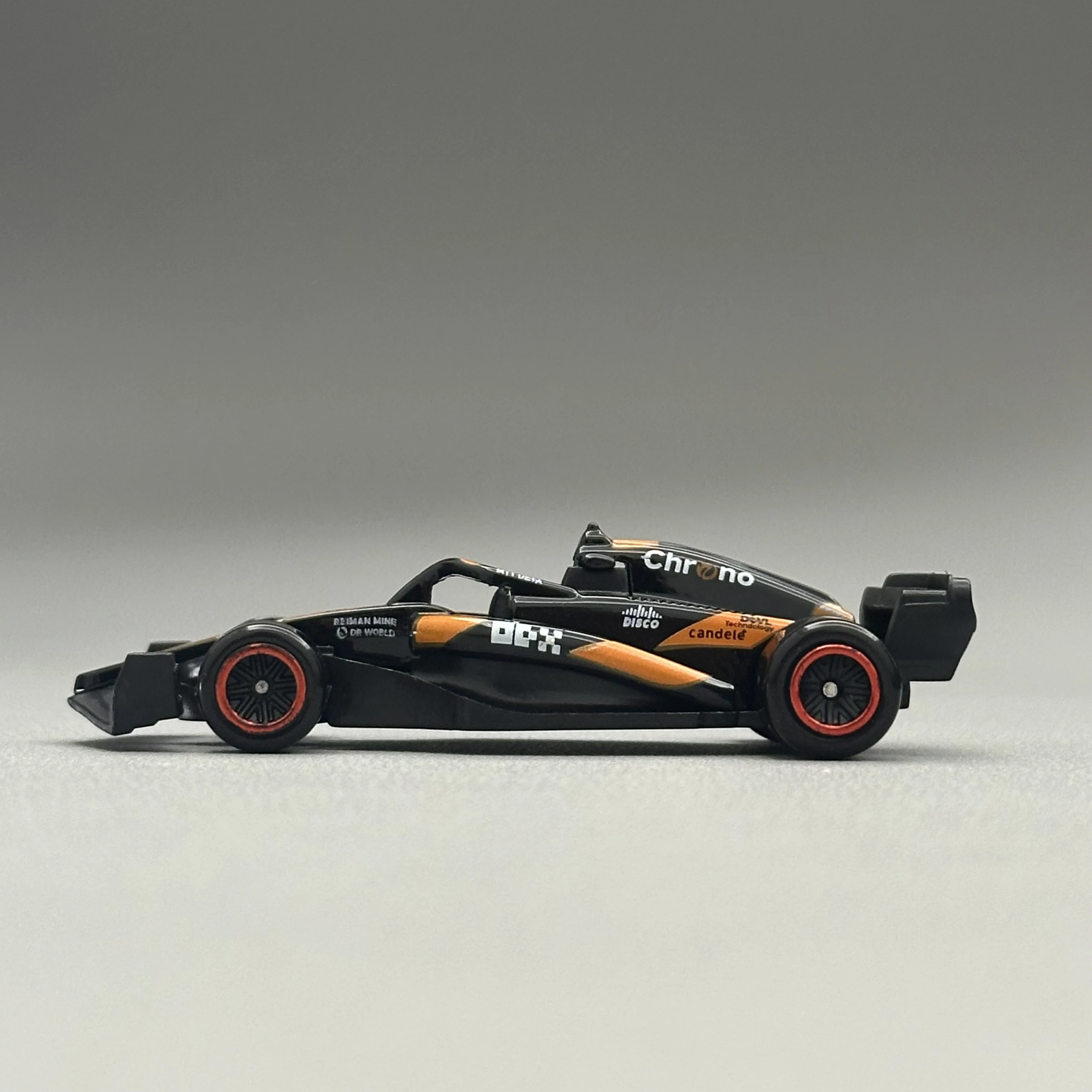 1/64 Diecast Alloy Black Orange Racing Car Formula Style Single Seater Miniature Collectible Model Display Toy for Racing Fans image 5