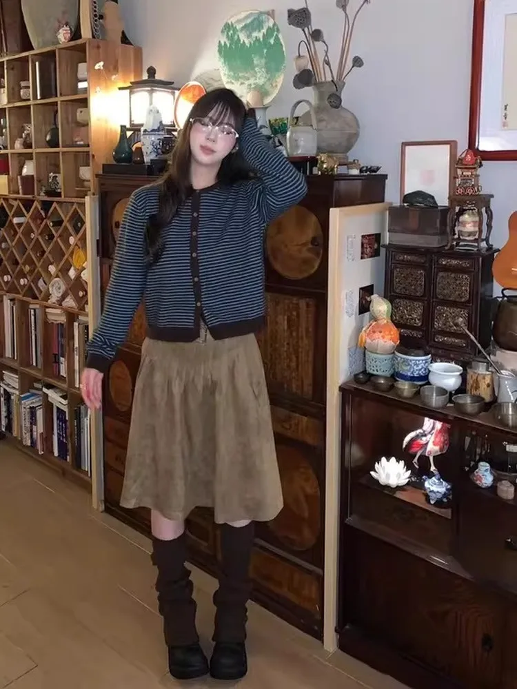 plus Size Khaki Retro A-Line  Skirt Women's Fashion Unique Beautiful Suede Skirt High Waist Casual Standard Fit Winter 2025
