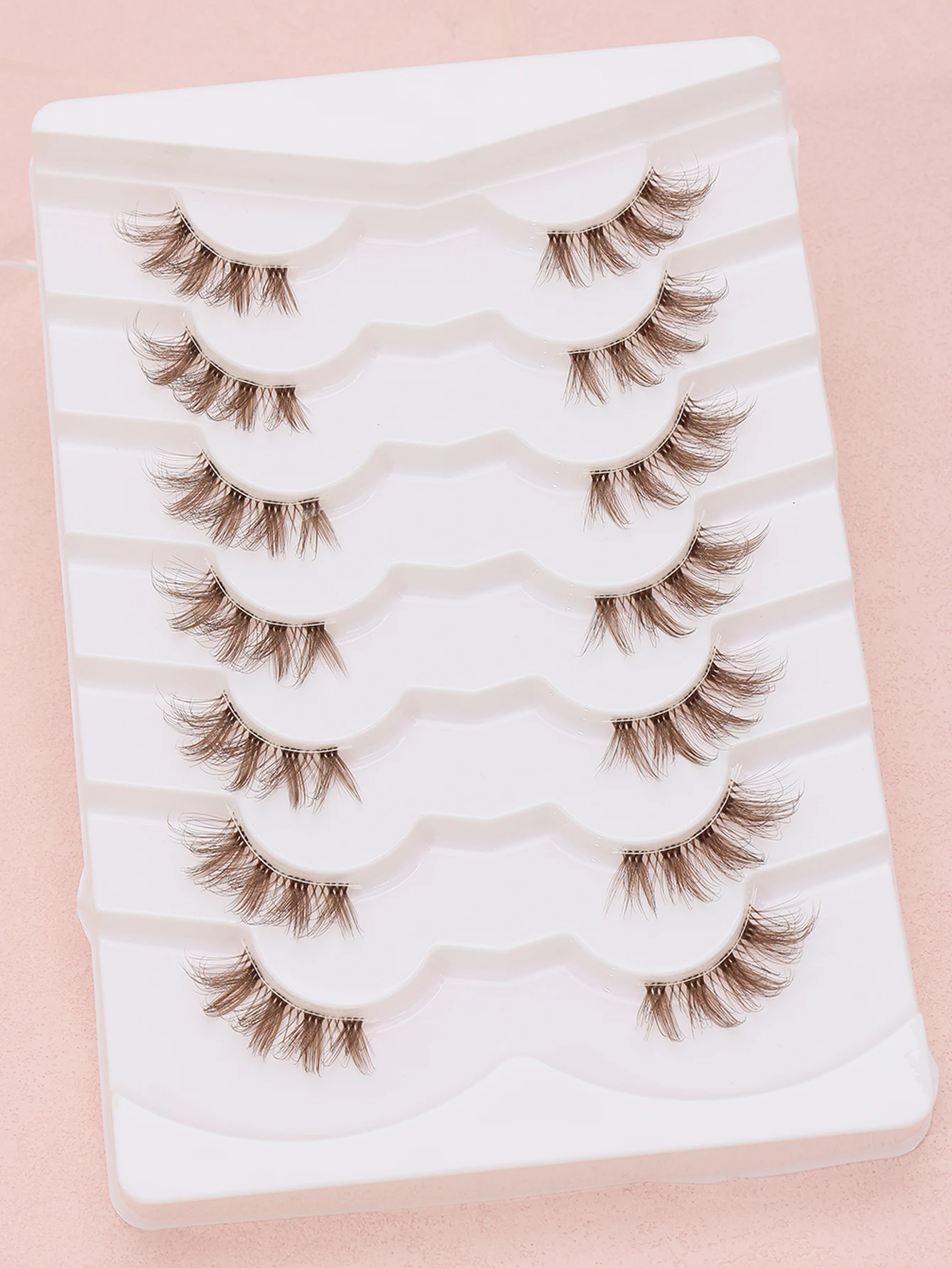 ขนตาปลอมสีน้ำตาล 7 คู่ สไตล์ธรรมชาติ ปลายเรียวสวย สวมใส่สบาย ให้ลุคสวยแบบธรรมชาติ