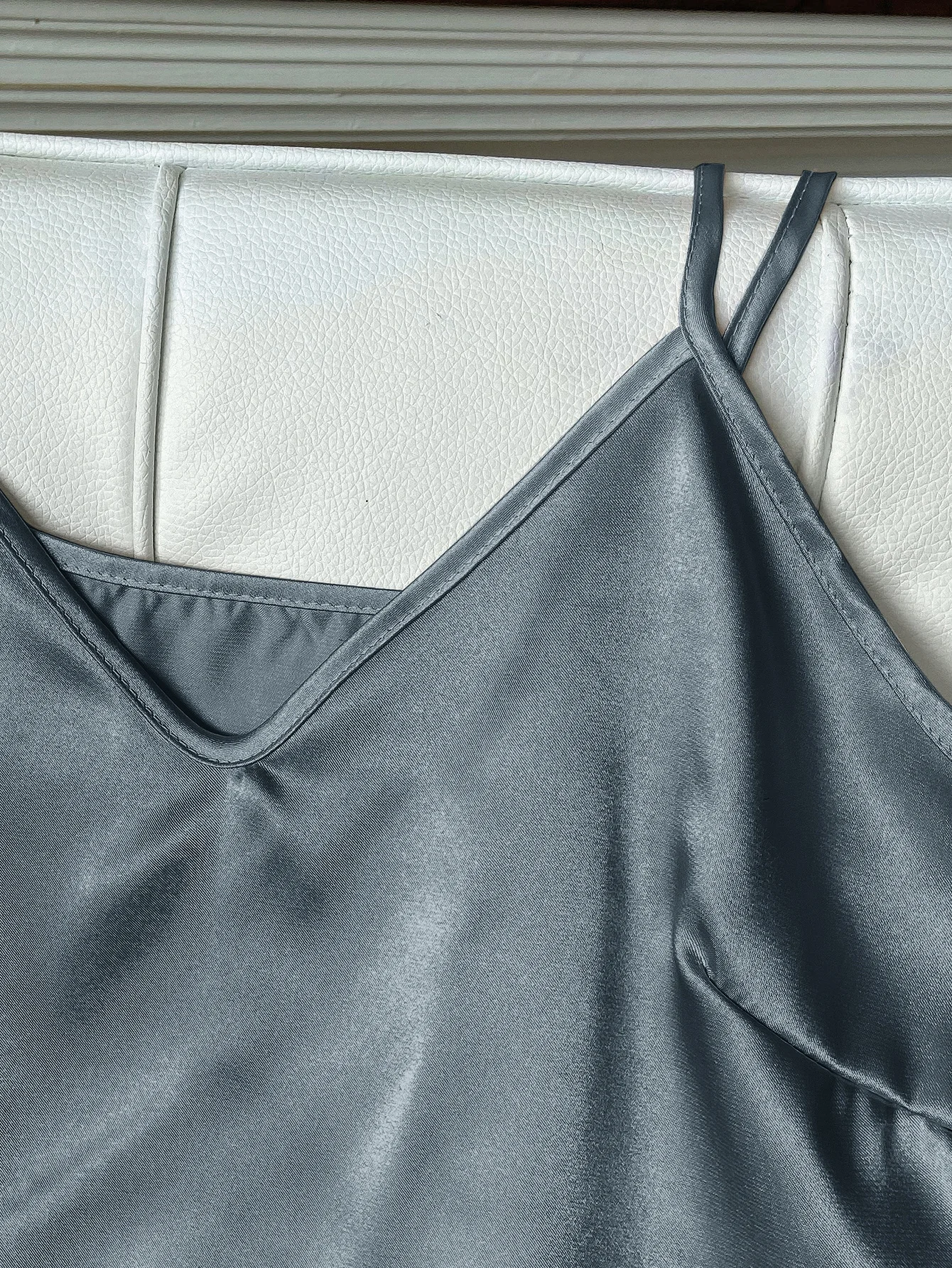 Solides Satin-Pyjama-Set mit V-Ausschnitt, Cami-Oberteil, Rüschen-Shorts, Damen-Nachtwäsche, Loungewear – Detail 16