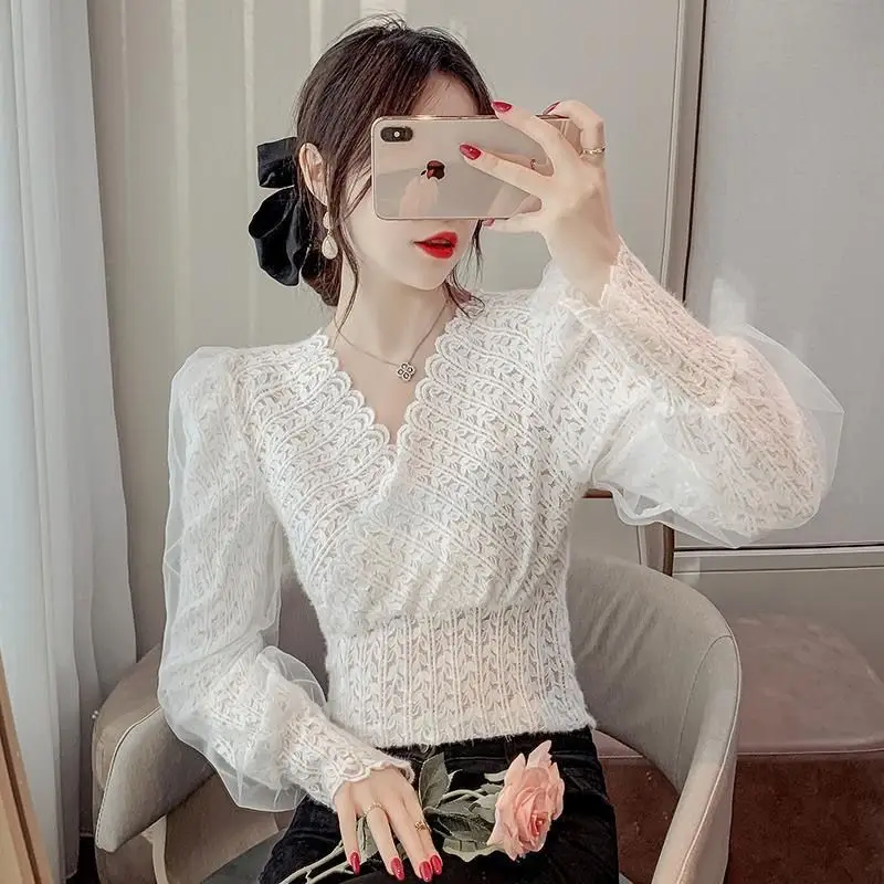 2023 New Autumn and Winter Fashion Simple Commute Lace Floral Splicing V-Neck Solid Color Long Sleeves Hollow Out Women\'s Top