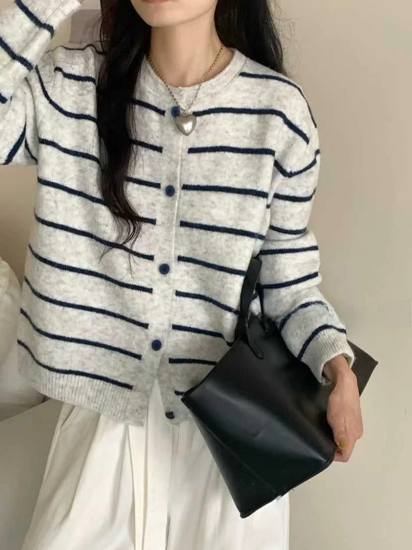 เสื้อคาร์ดิแกนถักสำหรับผู้หญิง พร้อมเสื้อคลุมไหล่แบบนุ่ม ชุดสองชิ้น คอกลม เปิดด้านหน้า สำหรับฤดูใบไม้ร่วงและฤดูหนาว รุ่นใหม่ สไตล์ Sle...