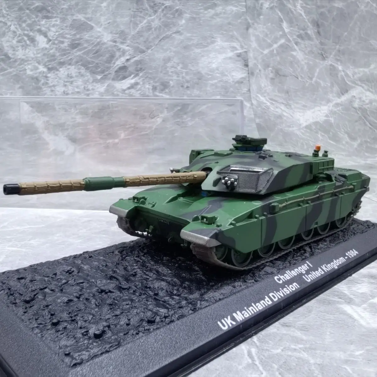 1/72 British Challenger 1 Tank 1984 (alloy（main body）+plastic material) model ornament 15.5cm