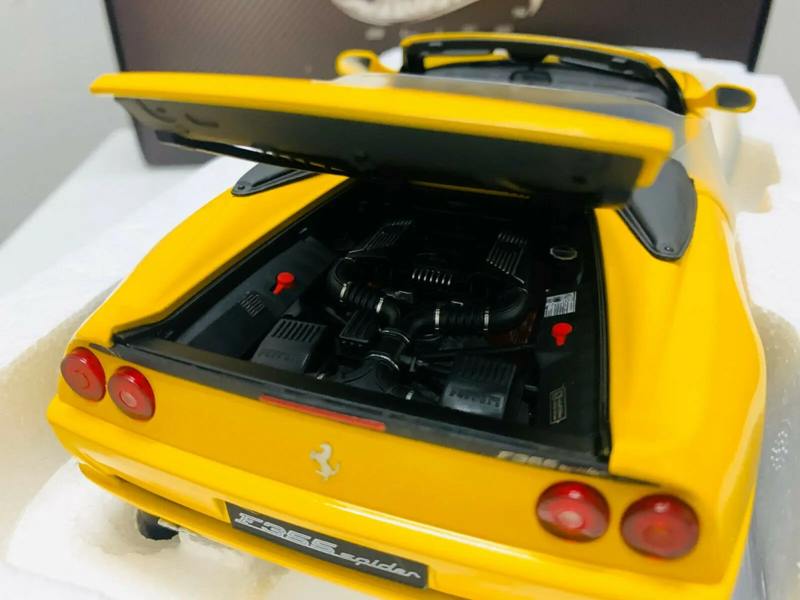 F355 Spider 4 Door Open 1:18 Scale Die-Cast Model Car