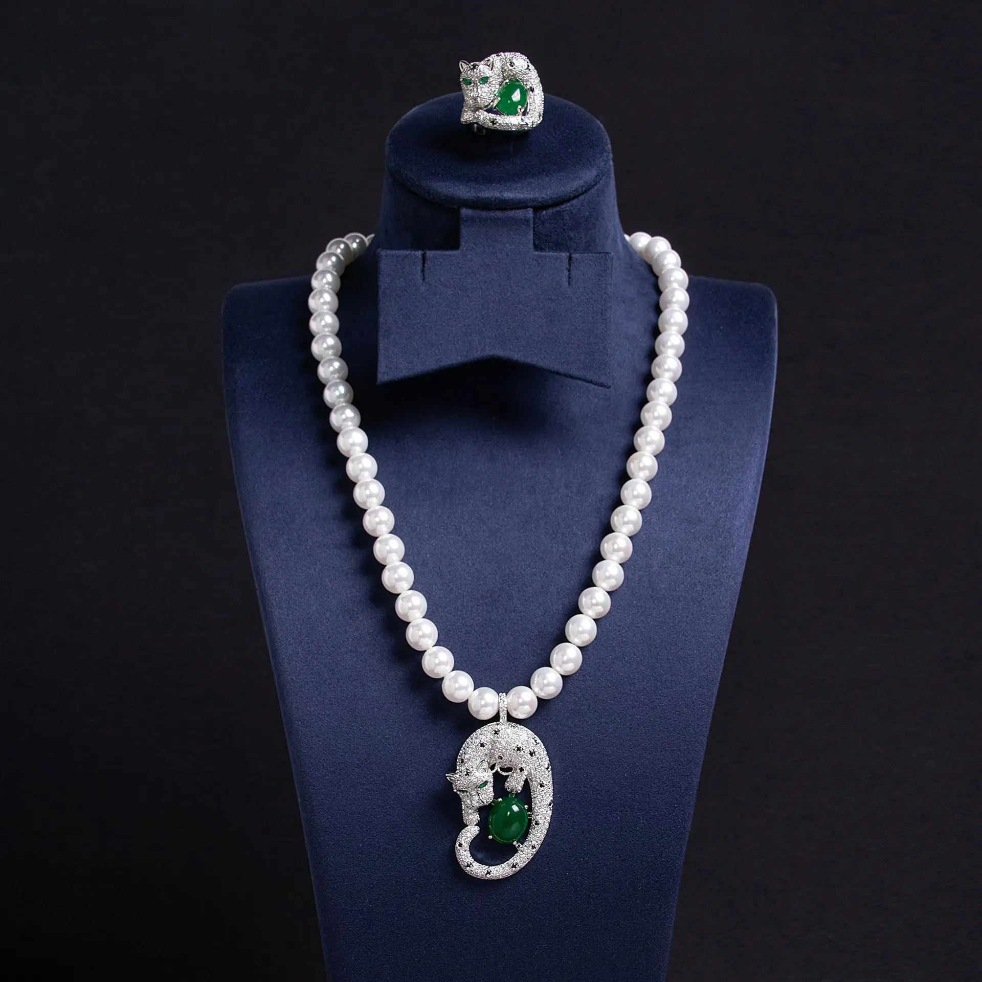 

Cross-border new light luxury niche beaded pearl malay jade necklace new Chinese emerald leopard bride necklace batch