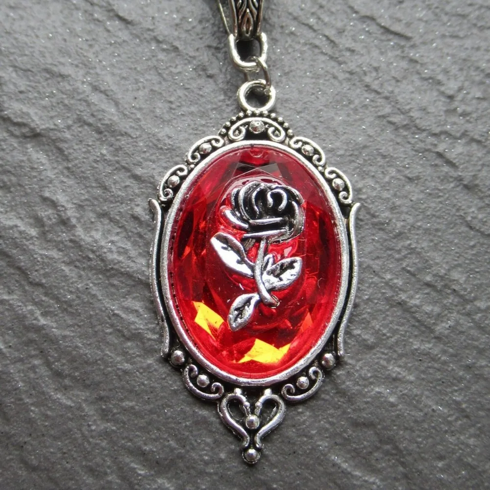 Charm Gothic Red Oval-shaped Acrylic Crystal Frame Sword Knife Flower Relief Pendant Necklace for Women Halloween Horror Jewelry