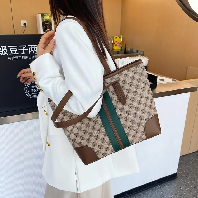 

Elegant Simple Vintage Designer Diaper Bags For Women Luxury Leather Large Capacity Fashionable Crossbody Tote Bag High-End