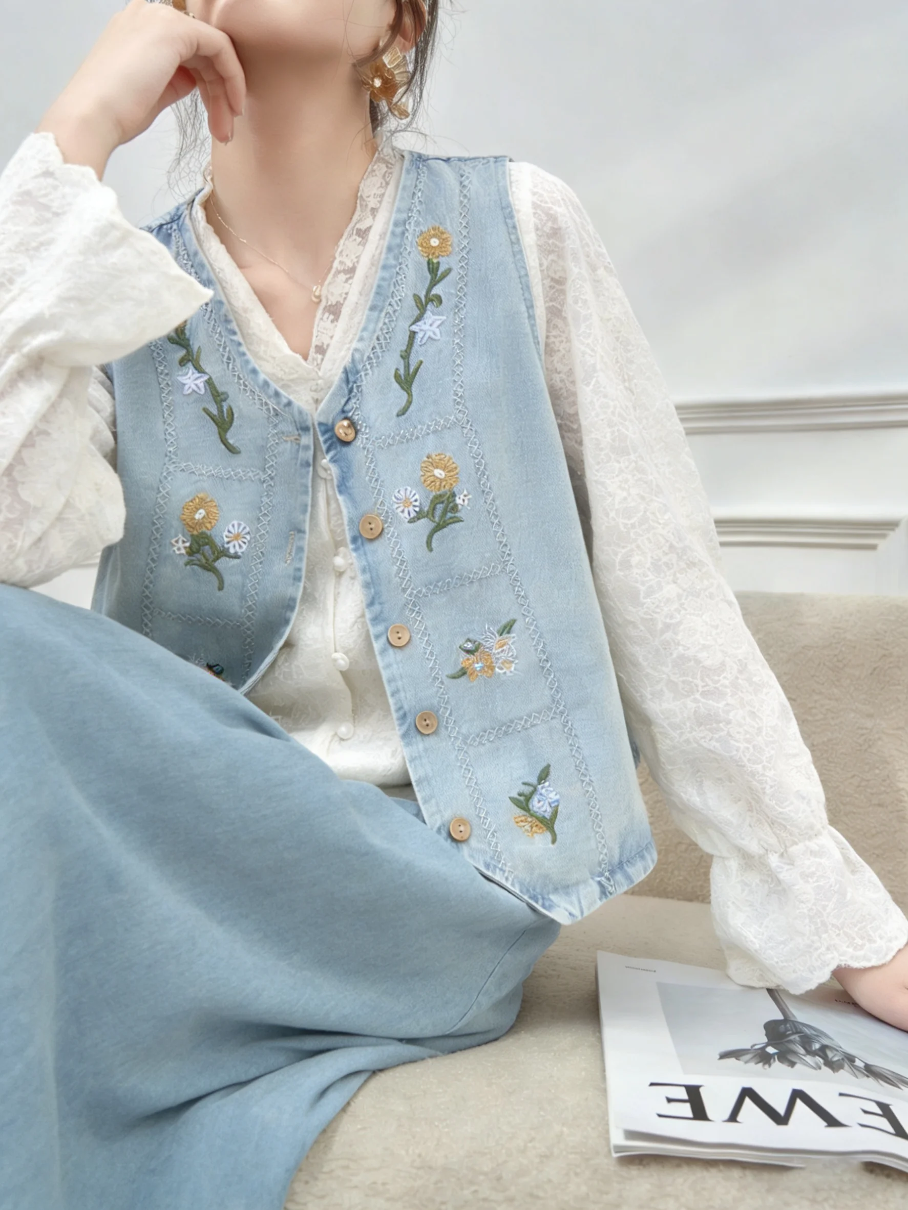 

Floral Embroidery Denim Vest And Skirt Set Women's Fashion Spring Outfit High Waist Plant Pattern Button Closure Loose Fit