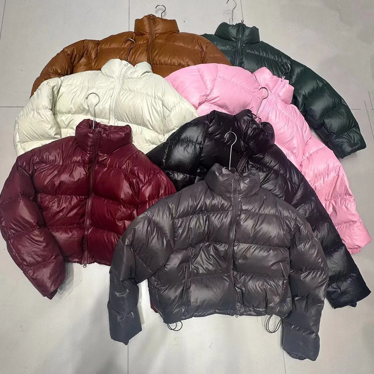 معطف موضة دافئ الوقوف طوق فضفاض بلون المرأة أسفل سترة 2025 الشتاء الأبيض بطة أسفل قصيرة المرأة أسفل سترة #5