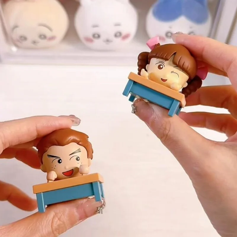 Echte Version Chibi Maruko-Chan Schreibtisch Serie Figur Blind Box Mini Nette Korn Super Ornament Cartoon Charaktere Kinder Geschenke