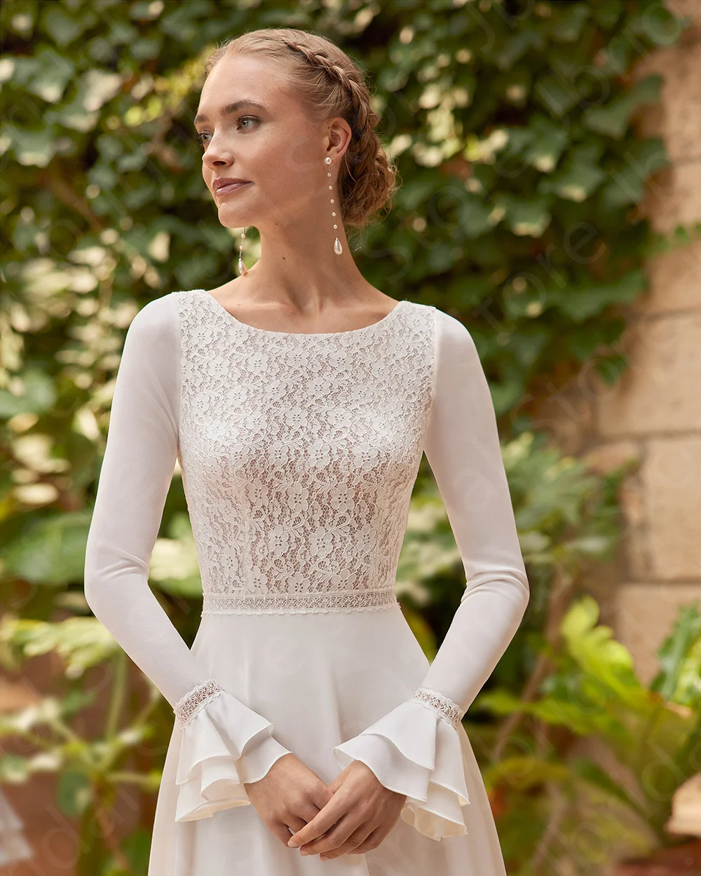 2024 New Arrival Lace Wedding Dresses Boho Bridal Gowns Beach Long Sleeves Bride Dresses Round Neck Wedding Gowns White Back Out
