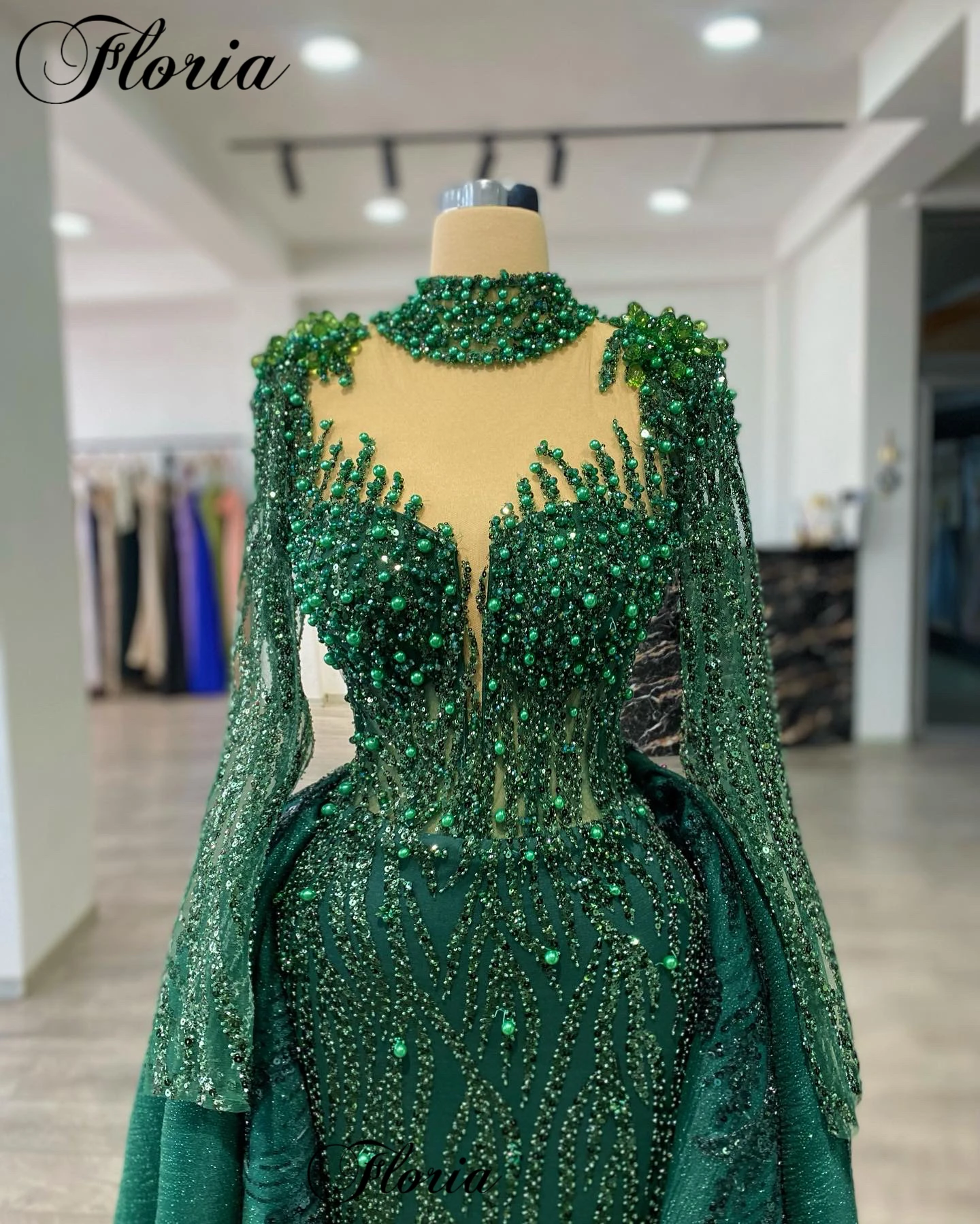 Two Pieces Green Celebrity Dresses With Detachable Train Long Sleeves Formal Evening Gowns With Pearls Vestidos De Noche Custom