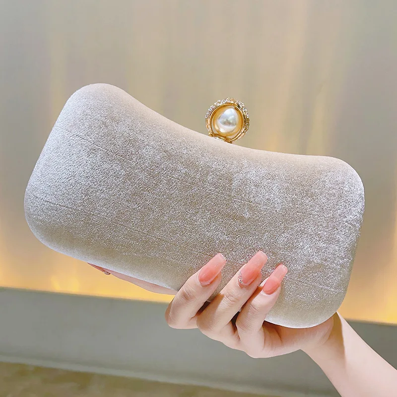 

Velvet Pearl Decor Clutch Bag for Women, Metal Chain Buckle Evening Purse, Elegant Cocktail Handbag for Party and Banquet