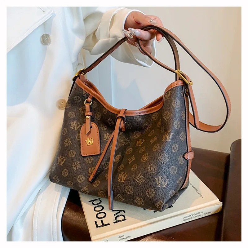 

Fashionable Designer Commuter Bag And Elegant Vintage Diaper Bags For Women Minimalist Leather Tote